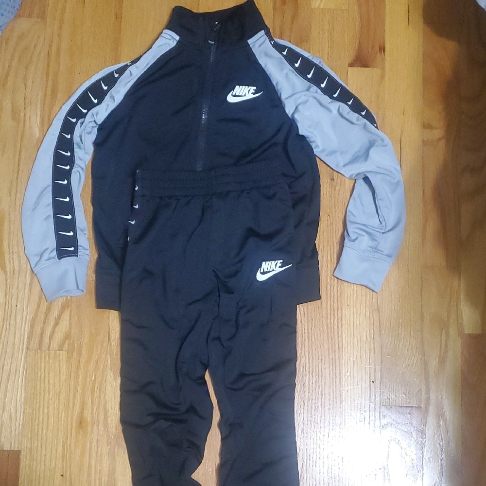 Nike Black and Gray Athletic Set